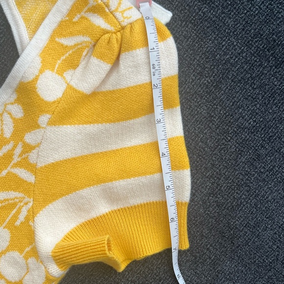 Maeve by Anthropologie Knit Floral  Cherry Pattern Crop Top Size XS Yellow White - Picture 12 of 13